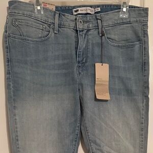Levi’s Slight Curve Modern Straight Mid Rise Light Wash Jeans Size 10M / 30 New